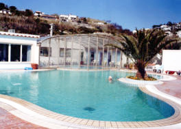 piscina1.jpg (18513 byte)